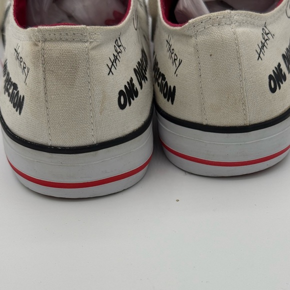 1D Signature White and Black Sneakers - Picture 6 of 10